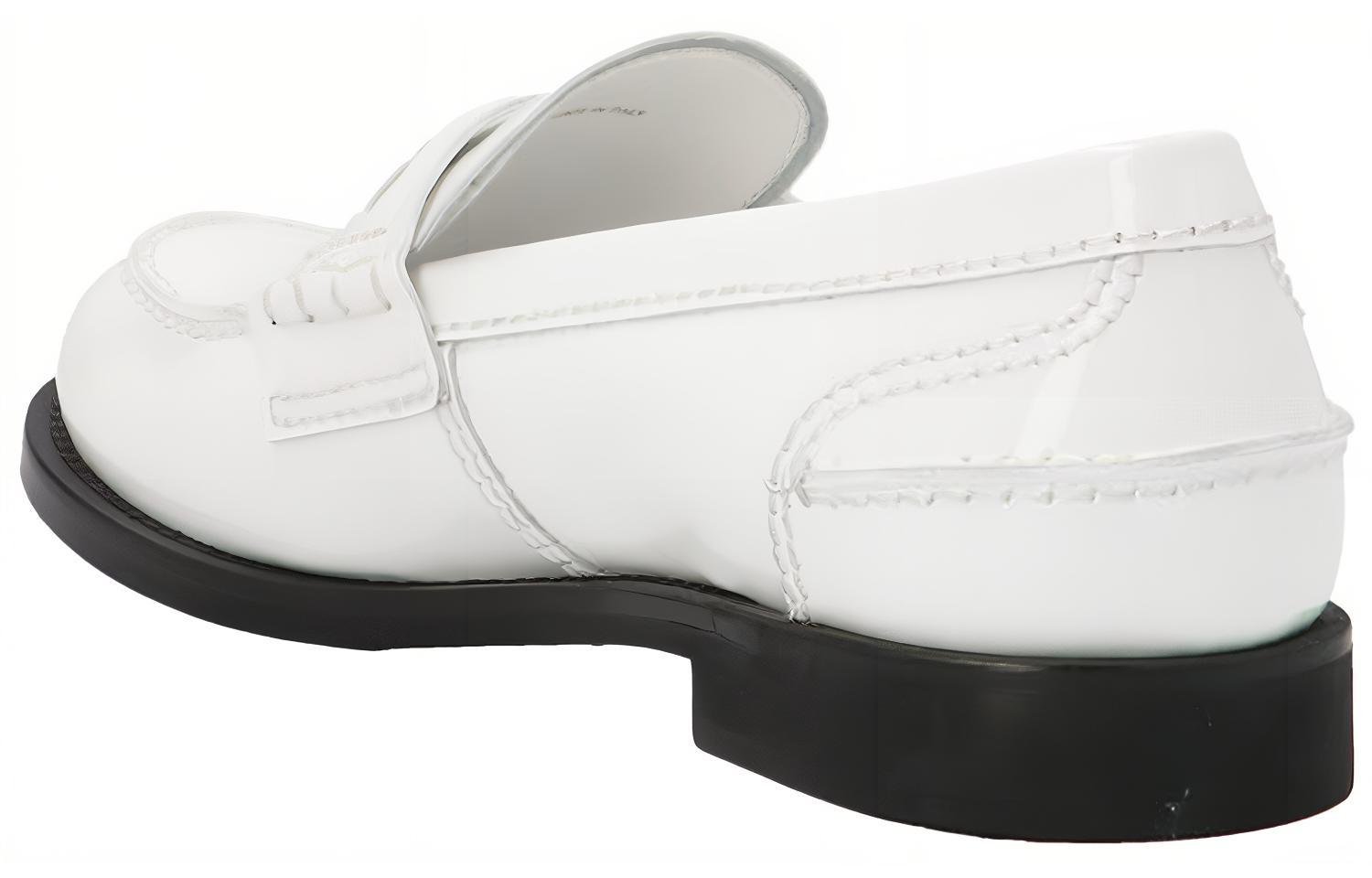 Shop (W) MIU MIU Penny Kulit Slip-On Flats 'Putih' 5D773D_WHF_F0009_F_020