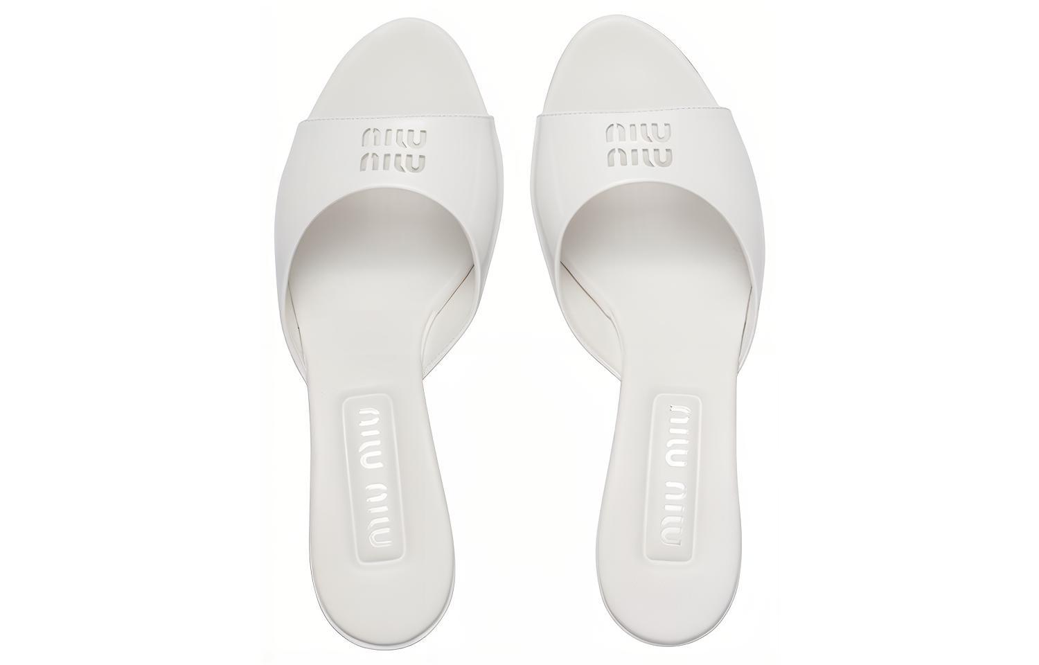 Shop (W) 미우미우 펀칭 로고 피프토 샌들 (화이트) 5XX603_XV4_F0009_F_045