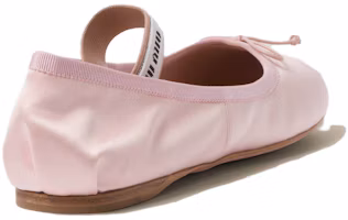 Shop MIU MIU 缪缪 套腳 休閒單鞋 女款 粉色