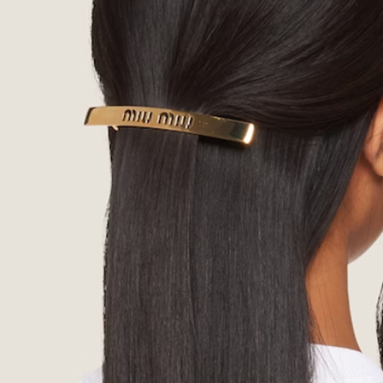 Shop (W) 미우미우 시그니처 로고 헤어 클립 여성용 - 골드 5IF122_2DTU_F0056