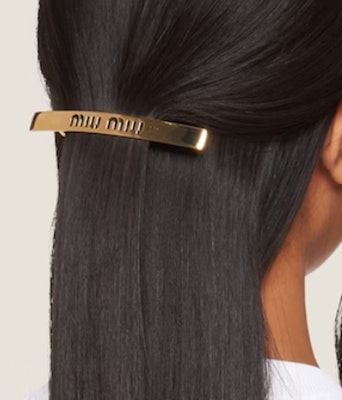 (W) 미우미우 시그니처 로고 헤어 클립 여성용 - 골드 5IF122_2DTU_F0056 Shop (W) 미우미우 시그니처 로고 헤어 클립 여성용 - 골드 5IF122_2DTU_F0056