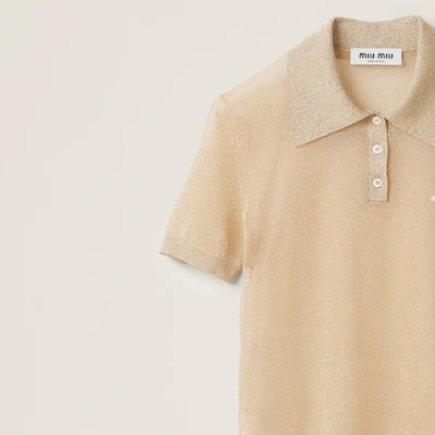 (W) MIU MIU Kaos Polo Lengan Pendek Emas MML882-14AU-F0056-S-OOO Sizing (W) MIU MIU Kaos Polo Lengan Pendek Emas MML882-14AU-F0056-S-OOO