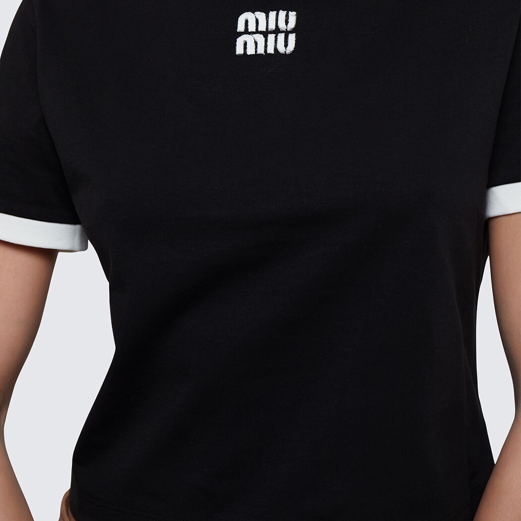 Sizing (W) MIU MIU SS22 黑色Logo印花宽松圆领T恤。 MJN522-14EL-F0002