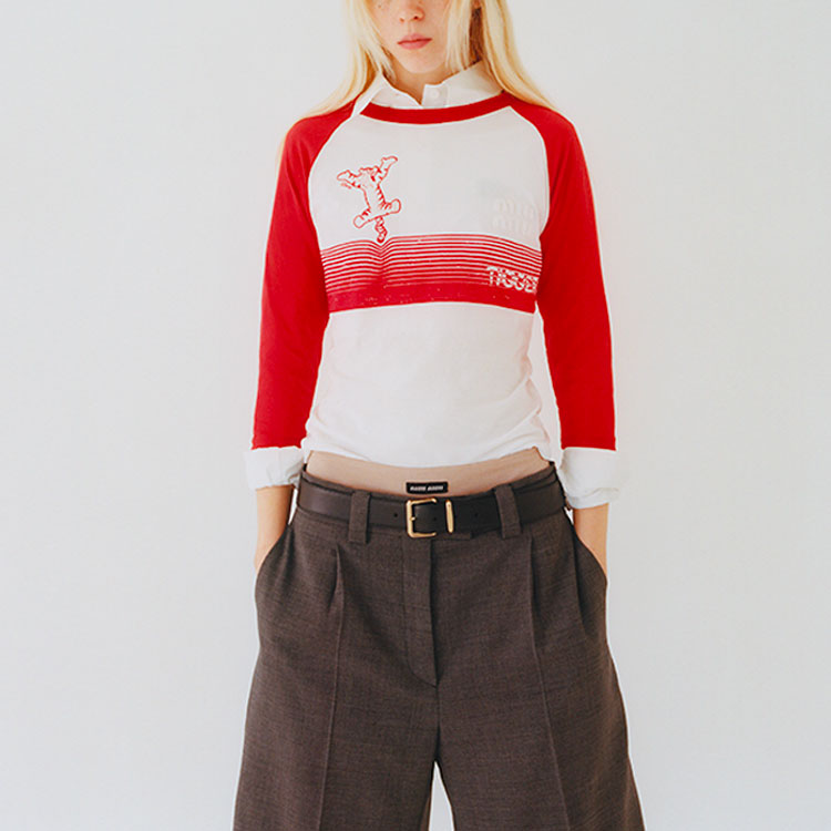 Purchase (W) 미우미우 SS22 티거 그래픽 3/4 슬리브 레드 티셔츠 MJL857-102H-F0970