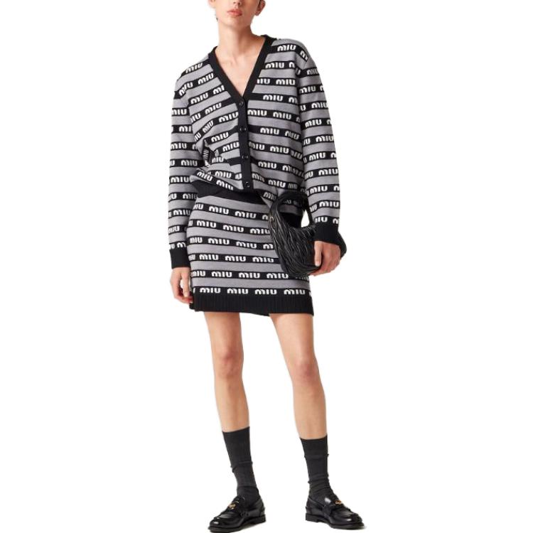 Lookbook (W) MIU MIU 2023春夏黑色标志印花拼色休闲半身裙。 MMG458-1V8X-F0002-S-232