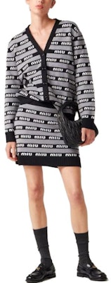 (W) MIU MIU 2023春夏黑色标志印花拼色休闲半身裙。 MMG458-1V8X-F0002-S-232 Lookbook (W) MIU MIU 2023春夏黑色标志印花拼色休闲半身裙。 MMG458-1V8X-F0002-S-232