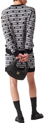 (W) MIU MIU 2023春夏黑色标志印花拼色休闲半身裙。 MMG458-1V8X-F0002-S-232 Shop (W) MIU MIU 2023春夏黑色标志印花拼色休闲半身裙。 MMG458-1V8X-F0002-S-232