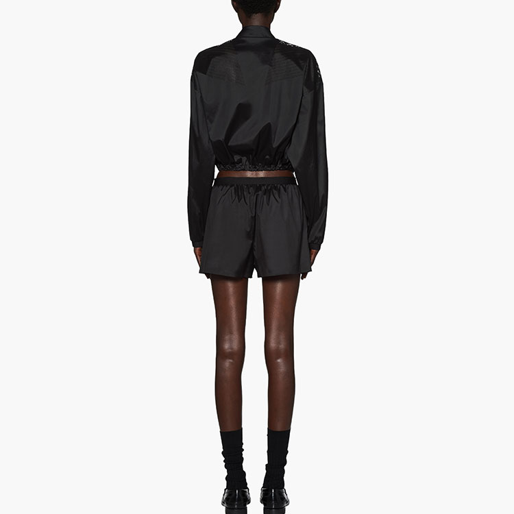 Shop (W) MIU MIU SS23 黑色絲質短褲搭配純色印花與標誌。 MP1633-121G-F0002-S-231