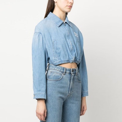 (W) MIU MIU SS23 ブルーデニムジャケット ロゴ刺繍入りソリッドカラー. GWB169-12V6-F0013 Purchase (W) MIU MIU SS23 ブルーデニムジャケット ロゴ刺繍入りソリッドカラー. GWB169-12V6-F0013