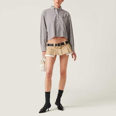 (W) MIU MIU SS23 Kemeja Lengan Panjang Kotak Coklat Logo Berjahit. MK1659-13LB-F0963 Lookbook (W) MIU MIU SS23 Kemeja Lengan Panjang Kotak Coklat Logo Berjahit. MK1659-13LB-F0963