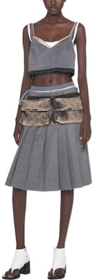 (W) MIU MIU SS23 Colorblock V-Neck Camisole Pendek - Kelabu. MT1869-125Q-F0031-S-231 Lookbook (W) MIU MIU SS23 Colorblock V-Neck Camisole Pendek - Kelabu. MT1869-125Q-F0031-S-231