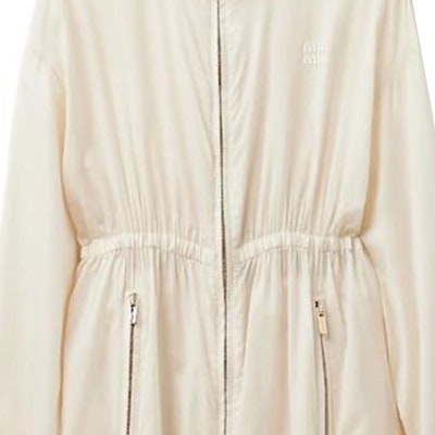 (Women) MIU MIU SS23 Ivory Logo Print Long-Sleeve Fitted Jacket. MS1942-121M-F0304-S-231 Sizing (Women) MIU MIU SS23 Ivory Logo Print Long-Sleeve Fitted Jacket. MS1942-121M-F0304-S-231