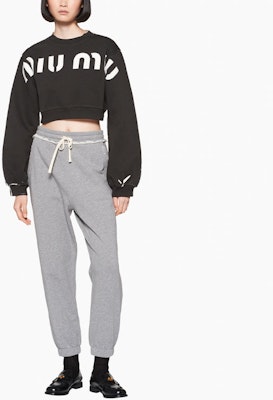 (W) MIU MIU SS23 Logo Print Crewneck Pullover Sweatshirt Hitam. MJL925-12Y1-F0002 Lookbook (W) MIU MIU SS23 Logo Print Crewneck Pullover Sweatshirt Hitam. MJL925-12Y1-F0002