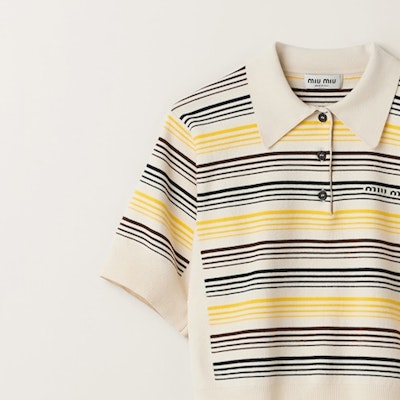 (W) MIU MIU SS23 Kemeja Polo Jalur Rajut Berhuruf Pelbagai Warna. MML796-1VIN-F0304-S-232 Sizing (W) MIU MIU SS23 Kemeja Polo Jalur Rajut Berhuruf Pelbagai Warna. MML796-1VIN-F0304-S-232