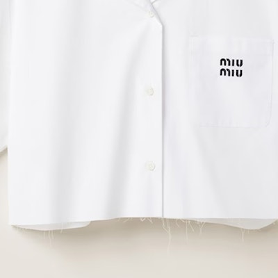(W) MIU MIU SS23 Baju Putih Lengan Pendek dengan Logo Colorblock Sulaman. MK1761-10RG-F0009-S-232 Details for (W) MIU MIU SS23 Baju Putih Lengan Pendek dengan Logo Colorblock Sulaman. MK1761-10RG-F0009-S-232