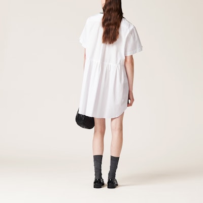 (W) Vestido Casual Blanco a Rayas con Logo Estampado MIU MIU SS23 Manga Corta. MF4981-10RG-F0009-S-232 Shop (W) Vestido Casual Blanco a Rayas con Logo Estampado MIU MIU SS23 Manga Corta. MF4981-10RG-F0009-S-232