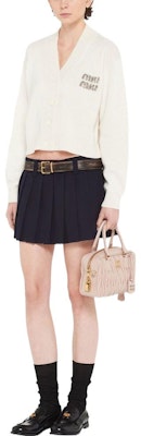 (W) Miu Miu 2023春夏水晶标志V领针织毛衣 奶油白 MMF702-12LJ-F0009 Lookbook (W) Miu Miu 2023春夏水晶标志V领针织毛衣 奶油白 MMF702-12LJ-F0009