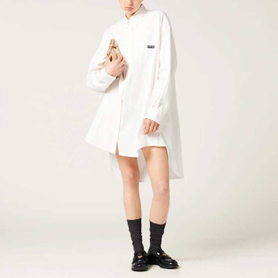 (W) MIU MIU SS23 女士白色长袖连衣裙带标志补丁 MF5023-1XLJ-F0009-S-232 Lookbook (W) MIU MIU SS23 女士白色长袖连衣裙带标志补丁 MF5023-1XLJ-F0009-S-232