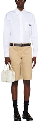 (W) MIU MIU SS23 Baju Putih Lengan Panjang Pelindung Matahari dengan Poket Dada. MK1727-10RG-F0009 Lookbook (W) MIU MIU SS23 Baju Putih Lengan Panjang Pelindung Matahari dengan Poket Dada. MK1727-10RG-F0009