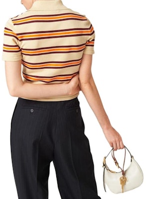 (W) MIU MIU SS24 Baju Polo Lengan Pendek Beige Berjalur Logo. MML880-14AX-F0061-S-OOO Shop (W) MIU MIU SS24 Baju Polo Lengan Pendek Beige Berjalur Logo. MML880-14AX-F0061-S-OOO