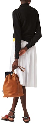 (W) MIU MIU SS24 Kardigan Hitam Knit dengan Logo Intarsia dan Butang Depan. MMF890-13S1-F0002-S-OOO Shop (W) MIU MIU SS24 Kardigan Hitam Knit dengan Logo Intarsia dan Butang Depan. MMF890-13S1-F0002-S-OOO