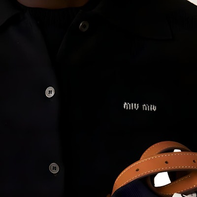 (W) MIU MIU SS24 Kardigan Hitam Knit dengan Logo Intarsia dan Butang Depan. MMF890-13S1-F0002-S-OOO Details for (W) MIU MIU SS24 Kardigan Hitam Knit dengan Logo Intarsia dan Butang Depan. MMF890-13S1-F0002-S-OOO