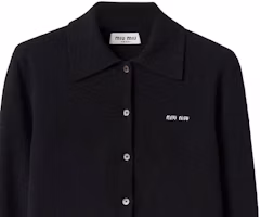 Sizing (W) MIU MIU SS24 黑色針織開衫,帶Logo提花與按扣設計。 MMF890-13S1-F0002-S-OOO