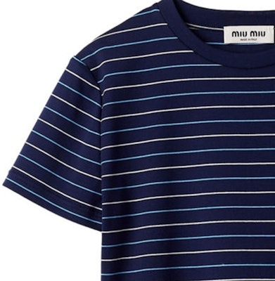 (W) MIU MIU SS24 Kaos Biru Motif Garis Logo Lengan Pendek Casual. MJN467-14EU-F0008-S-231 Sizing (W) MIU MIU SS24 Kaos Biru Motif Garis Logo Lengan Pendek Casual. MJN467-14EU-F0008-S-231