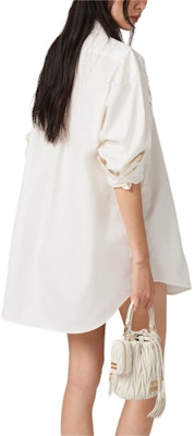 (W) MIU MIU SS24 Baju Lengan Panjang Ivory dengan Logo Sulam dan Kolar Tajam MK1626-10RG-F0304-S-OOO Shop (W) MIU MIU SS24 Baju Lengan Panjang Ivory dengan Logo Sulam dan Kolar Tajam MK1626-10RG-F0304-S-OOO