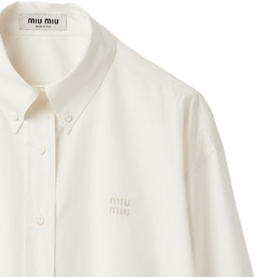 (W) MIU MIU SS24 Baju Lengan Panjang Ivory dengan Logo Sulam dan Kolar Tajam MK1626-10RG-F0304-S-OOO Sizing (W) MIU MIU SS24 Baju Lengan Panjang Ivory dengan Logo Sulam dan Kolar Tajam MK1626-10RG-F0304-S-OOO