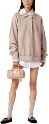 (W) MIU MIU SS24 Sweatshirt Lengan Panjang dengan Bordir Logo. MJL914-137J-F0627-S-231 Lookbook (W) MIU MIU SS24 Sweatshirt Lengan Panjang dengan Bordir Logo. MJL914-137J-F0627-S-231