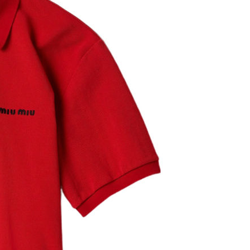 Sizing (W) MIU MIU SS24 Baju Polo Lengan Pendek Merah Bersulam Logo. MJN535-14RW-F0011-S-OOO
