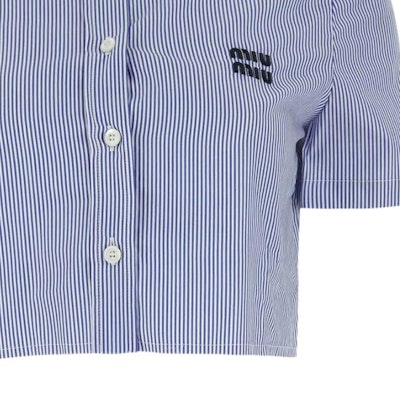 (W) MIU MIU SS24 Baju Berjalur Logo Sulaman Lengan Pendek Biru MK1832-139C-F0X75-S-OOO Details for (W) MIU MIU SS24 Baju Berjalur Logo Sulaman Lengan Pendek Biru MK1832-139C-F0X75-S-OOO
