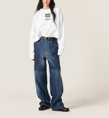 (W) MIU MIU SS24 白色Logo印花短款长袖圆领卫衣 MJL002-14RK-F0009-S-OOO Lookbook (W) MIU MIU SS24 白色Logo印花短款长袖圆领卫衣 MJL002-14RK-F0009-S-OOO