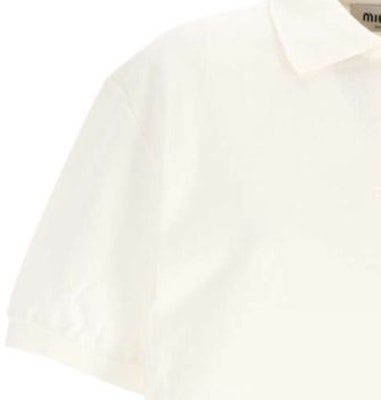(W) MIU MIU SS24 Baju Polo Lengan Pendek Putih dengan Logo Sulaman. MJN535-14RW-F0009-S-OOO Shop (W) MIU MIU SS24 Baju Polo Lengan Pendek Putih dengan Logo Sulaman. MJN535-14RW-F0009-S-OOO