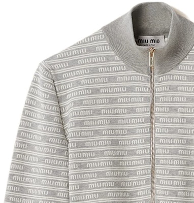 (W) MIU MIU 女士灰色短版拉鍊外套 SS24 全版logo設計 MMF869-14M5-F0OA3-S-OOO Sizing (W) MIU MIU 女士灰色短版拉鍊外套 SS24 全版logo設計 MMF869-14M5-F0OA3-S-OOO