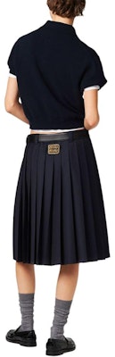 (W) MIU MIU SS24 Kemeja Polo Lengan Pendek Logo Kontras Wanita Biru Navy. MML896-14M3-F0008-S-OOO Shop (W) MIU MIU SS24 Kemeja Polo Lengan Pendek Logo Kontras Wanita Biru Navy. MML896-14M3-F0008-S-OOO