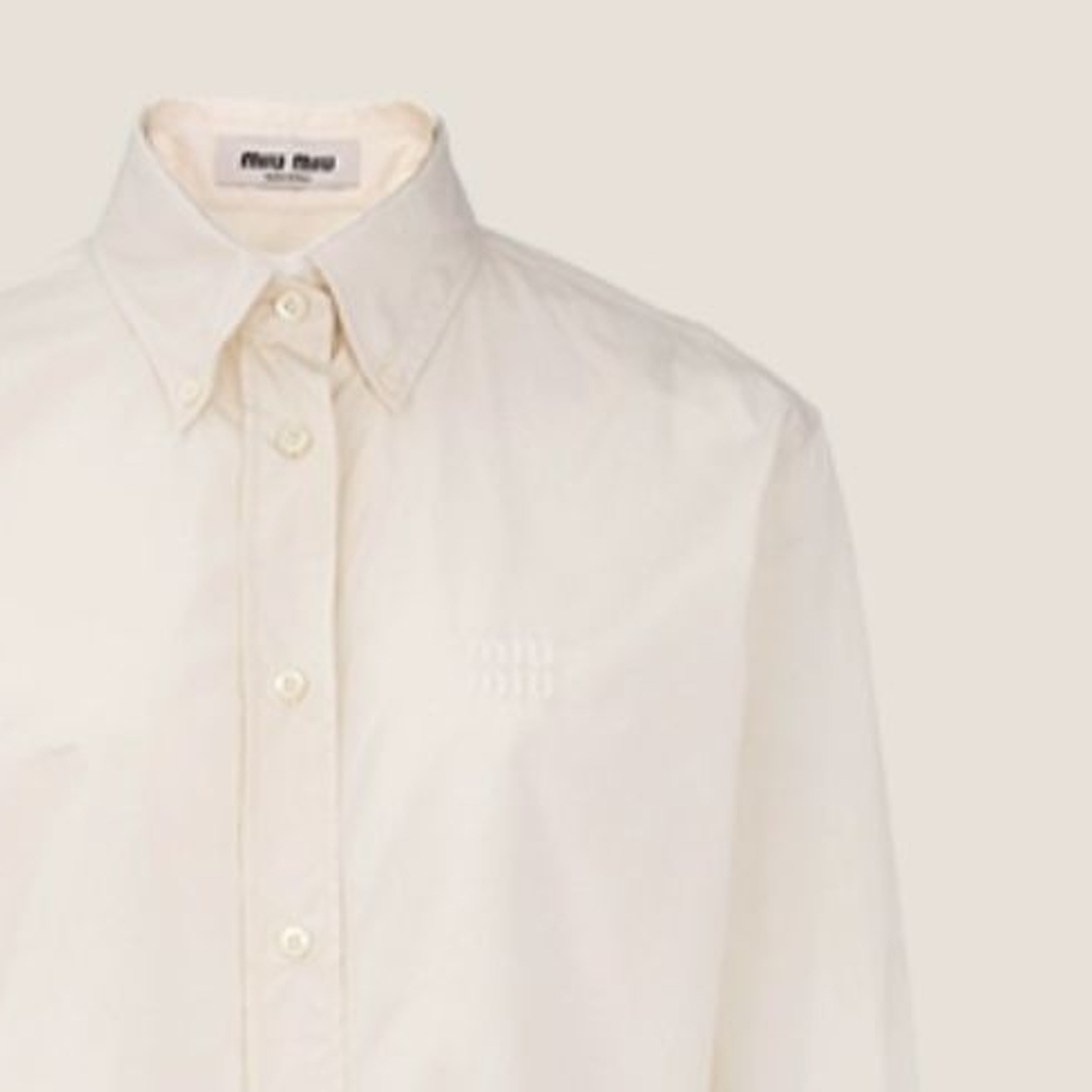 Sizing (W) MIU MIU SS24 Kemeja Ivory Lengan Panjang Logo Sulam Butang. MK1694-10RG-F0304-S-OOO
