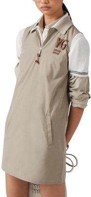 (W) Vestido Midi Sin Mangas con Cuello Logo MIU MIU SS24 en Gris Topo. MF5408-12NS-F0572-S-OOO Purchase (W) Vestido Midi Sin Mangas con Cuello Logo MIU MIU SS24 en Gris Topo. MF5408-12NS-F0572-S-OOO