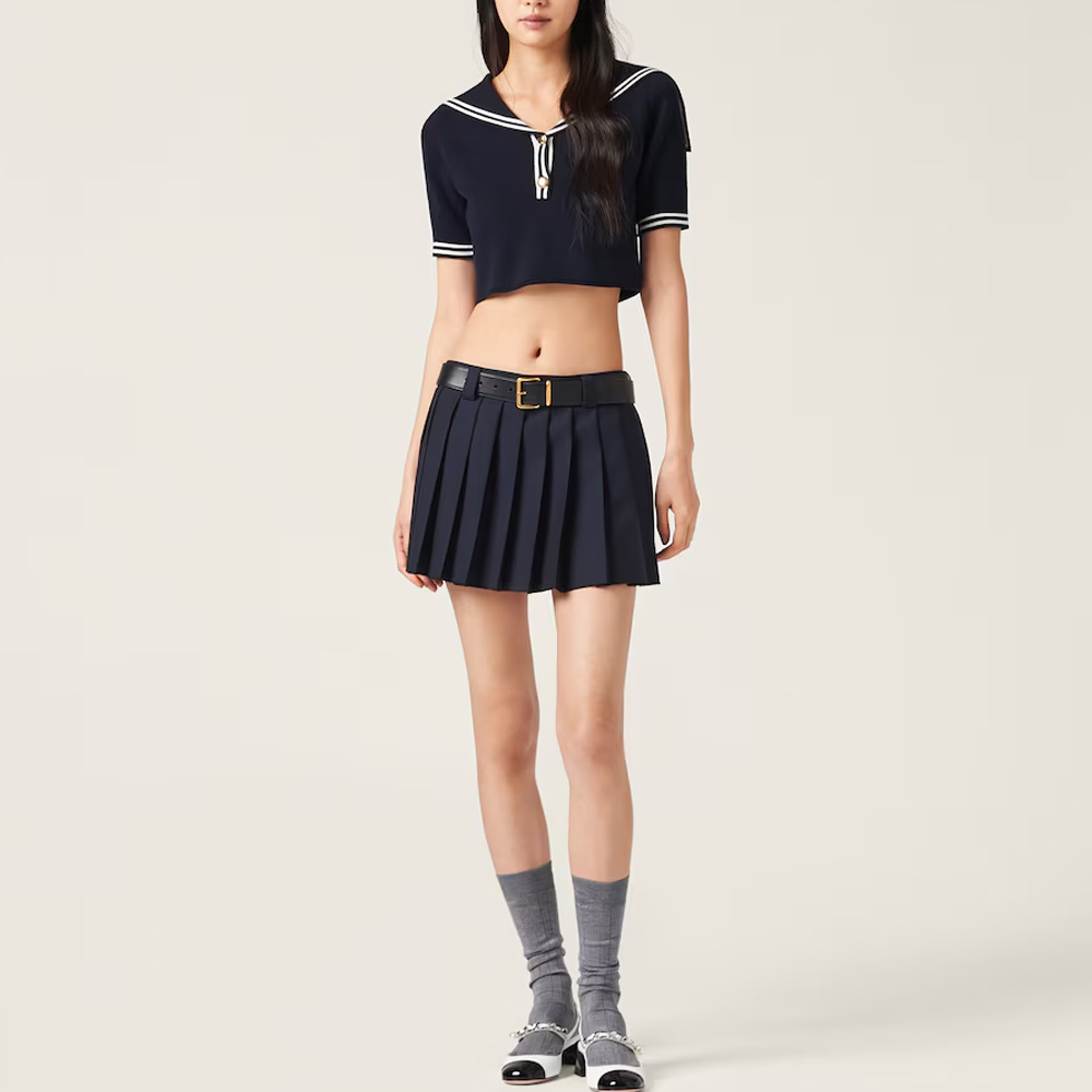 Lookbook (W) MIU MIU Baju Pendek Berjalur dengan Kolar Pelaut & Butang Navy MML897-14GX-F022X-S-OOO