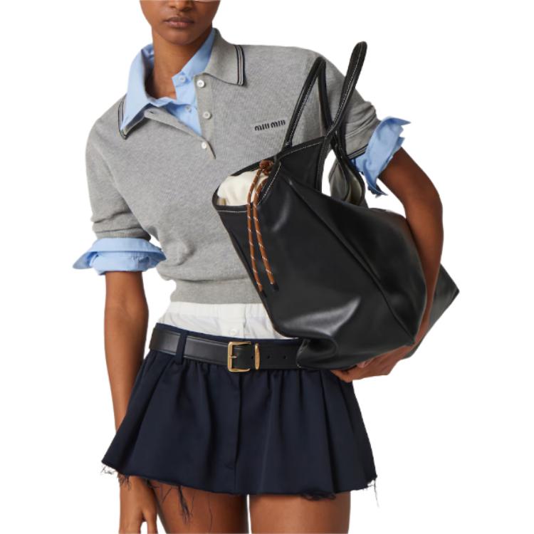 Lookbook (W) MIU MIU Kemeja Polo Lengan Pendek Logo Berjalur Kelabu. MML956-15BL-F03UI-S-OOO