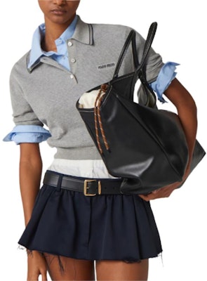 (W) MIU MIU Kemeja Polo Lengan Pendek Logo Berjalur Kelabu. MML956-15BL-F03UI-S-OOO Lookbook (W) MIU MIU Kemeja Polo Lengan Pendek Logo Berjalur Kelabu. MML956-15BL-F03UI-S-OOO