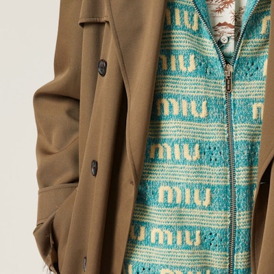 (W) MIU MIU Kardigan Rajut Turquoise dengan Huruf Inlay dan Zip. MMF837-138E-F0136-S-OOO Purchase (W) MIU MIU Kardigan Rajut Turquoise dengan Huruf Inlay dan Zip. MMF837-138E-F0136-S-OOO