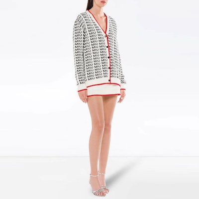 (W) MIU MIU Kardigan Putih Rajut dengan Cetakan Logo dan Butang. MMF198-1V8XF-0304 Lookbook (W) MIU MIU Kardigan Putih Rajut dengan Cetakan Logo dan Butang. MMF198-1V8XF-0304