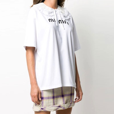 (W) MIU MIU 白色蕾絲領短袖Logo上衣。 MJN237-1XE0-F0009 Shop (W) MIU MIU 白色蕾絲領短袖Logo上衣。 MJN237-1XE0-F0009