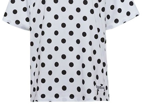 (W) MIU MIU Camiseta Blanca de Punto con Diseño, Manga Corta y Ajuste Regular. MJN311-1ZF4-F0964 Sizing (W) MIU MIU Camiseta Blanca de Punto con Diseño, Manga Corta y Ajuste Regular. MJN311-1ZF4-F0964