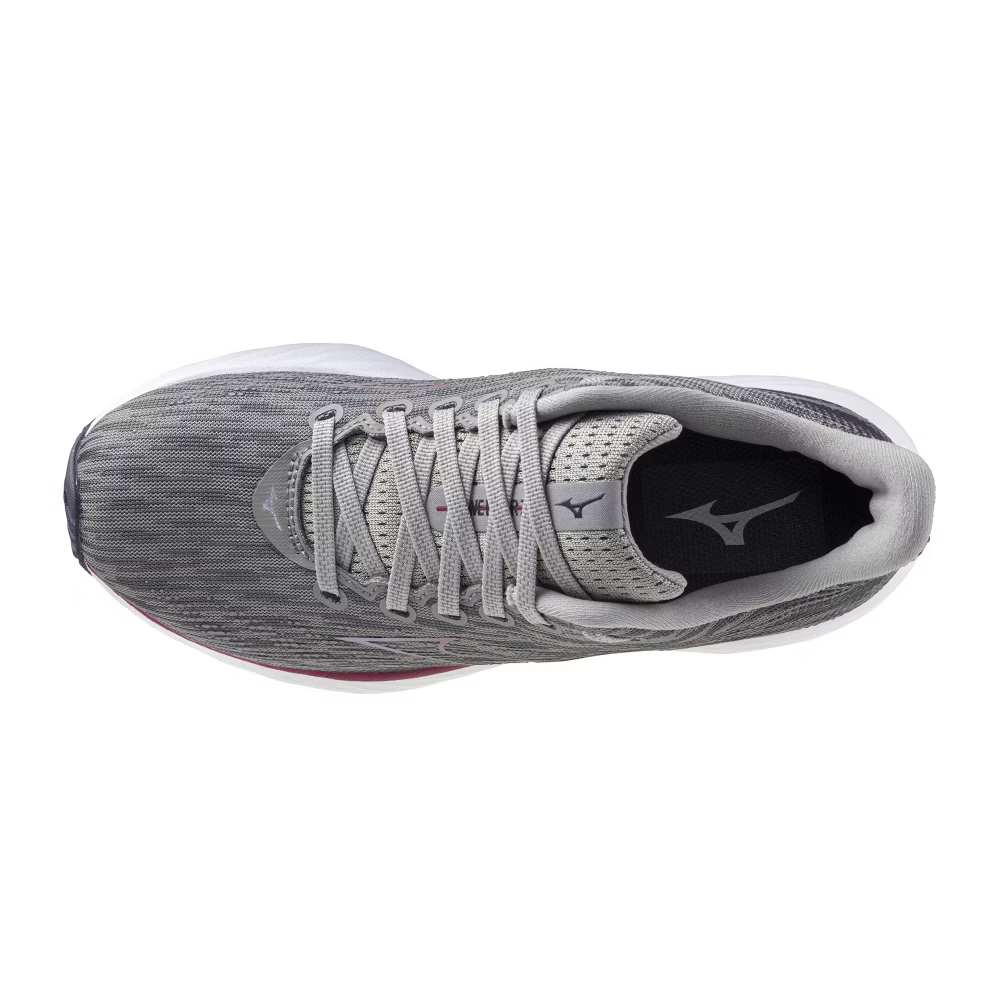 Lookbook (W) Mizuno Wave Rider 28 'Gris Ultimate y Cromo Cosmo' J1GD240324