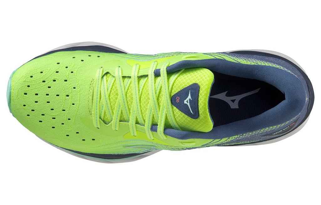 Shop Mizuno Wave Sky 6 低筒 跑步鞋 女式 綠灰