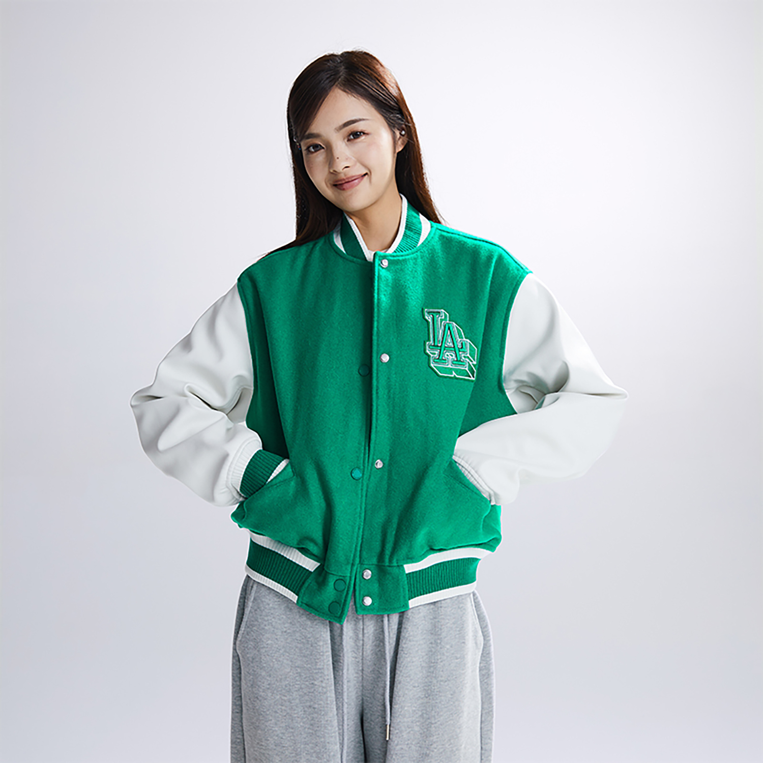 Sizing (W) MLB 23FW Jaket Baseball Hijau Los Angeles Dodgers Gaya College. 3FJPV0134-07GNL