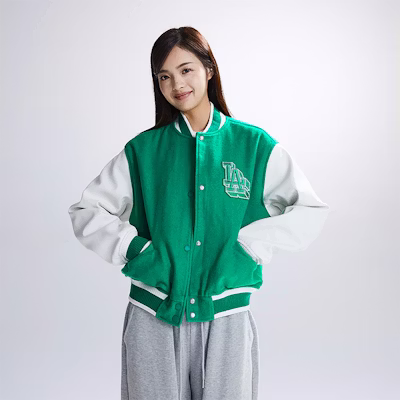 (W) MLB 23FW Jaket Baseball Hijau Los Angeles Dodgers Gaya College. 3FJPV0134-07GNL Sizing (W) MLB 23FW Jaket Baseball Hijau Los Angeles Dodgers Gaya College. 3FJPV0134-07GNL